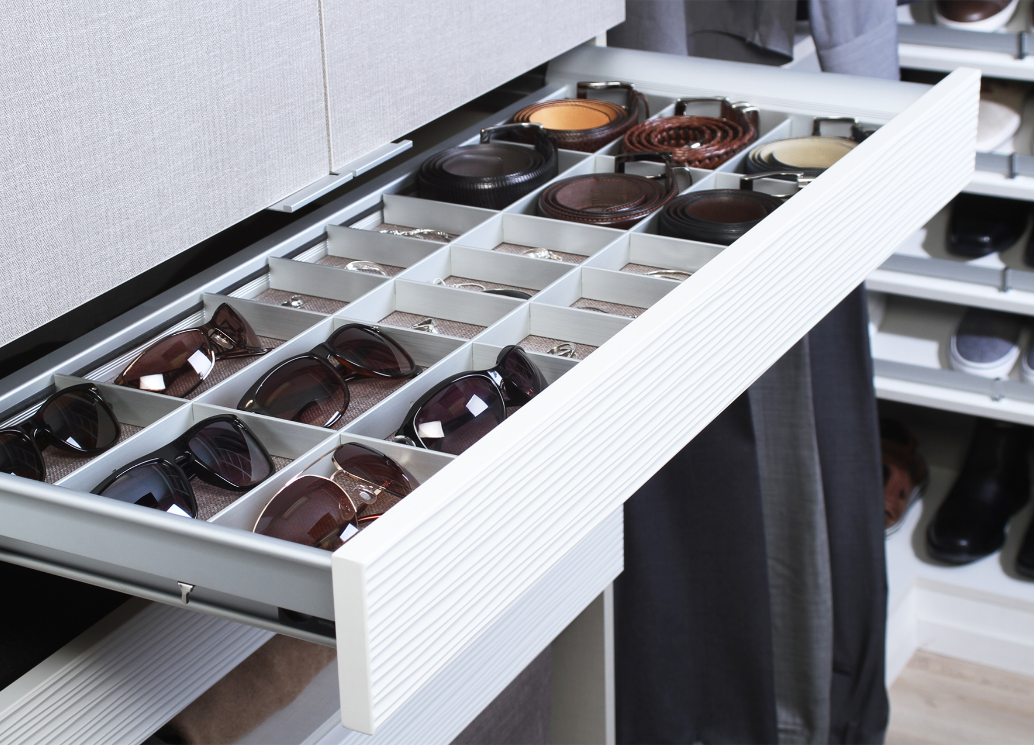 Accessory Drawer Thumbnail 3